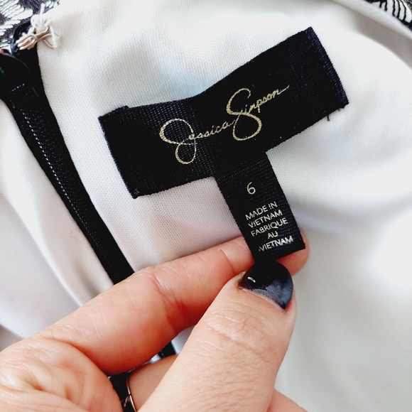 Jessica Simpson Bonded Lace Sleeveless Back Zip Up Mini Dress P5505 - Picture 8 of 9